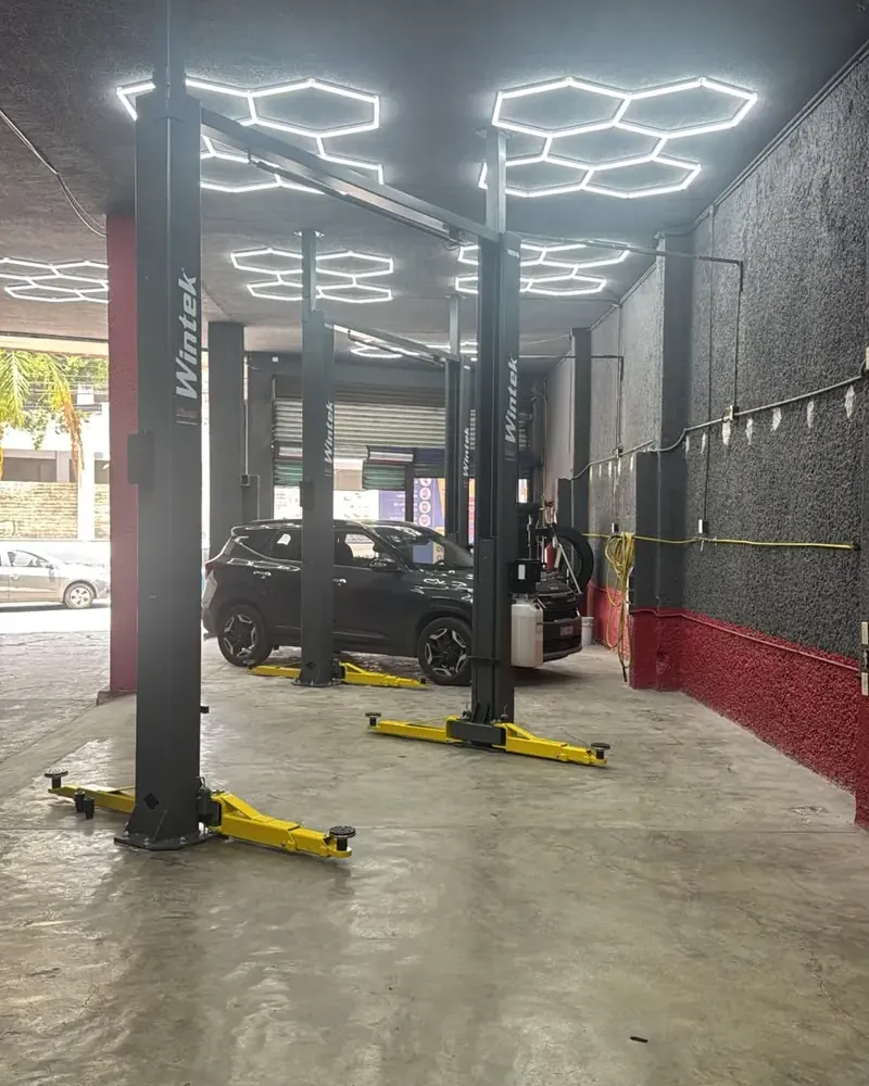 Exhibición de llantas en Avante Cuernavaca